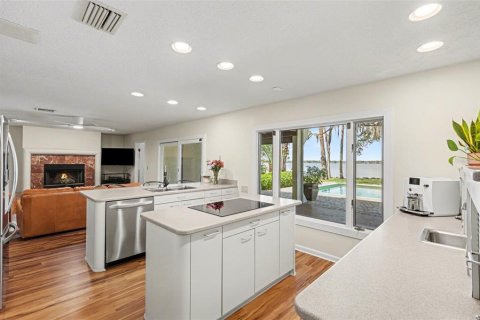 House in Merrit Island, Florida 5 bedrooms, 338.63 sq.m. № 2139540 - photo 6