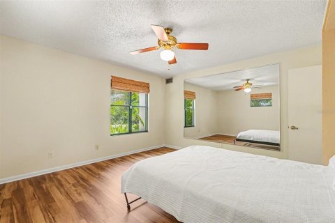 House in Merrit Island, Florida 5 bedrooms, 338.63 sq.m. № 2139540 - photo 20