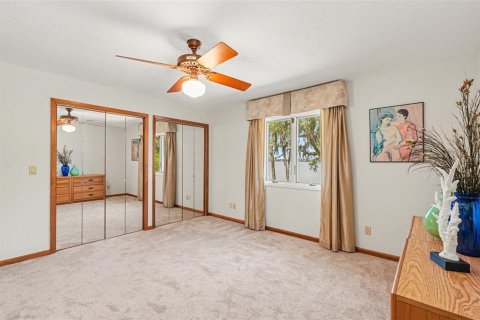 House in Merrit Island, Florida 5 bedrooms, 338.63 sq.m. № 2139540 - photo 23