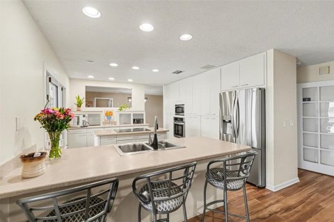 House in Merrit Island, Florida 5 bedrooms, 338.63 sq.m. № 2139540 - photo 9