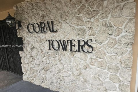 Condo in North Miami, Florida, 1 bedroom  № 2007632 - photo 8