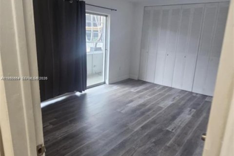 Condo in North Miami, Florida, 1 bedroom  № 2007632 - photo 6