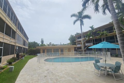 Condo in North Miami, Florida, 1 bedroom  № 2007632 - photo 2