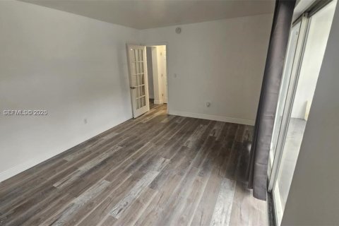 Condo in North Miami, Florida, 1 bedroom  № 2007632 - photo 5