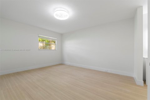 Condo in Pembroke Pines, Florida, 2 bedrooms  № 1742494 - photo 15