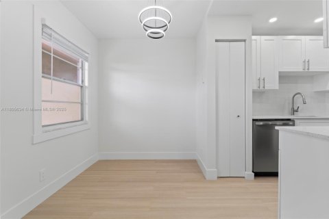 Condo in Pembroke Pines, Florida, 2 bedrooms  № 1742494 - photo 30