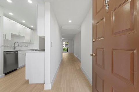 Condo in Pembroke Pines, Florida, 2 bedrooms  № 1742494 - photo 29
