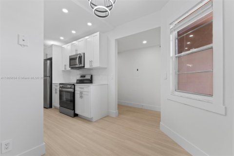 Condo in Pembroke Pines, Florida, 2 bedrooms  № 1742494 - photo 2