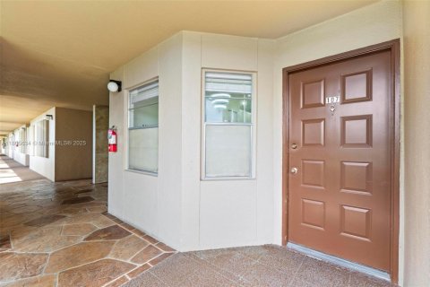 Condo in Pembroke Pines, Florida, 2 bedrooms  № 1742494 - photo 28