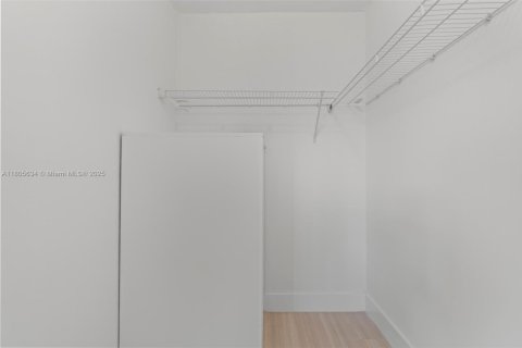 Condo in Pembroke Pines, Florida, 2 bedrooms  № 1742494 - photo 11