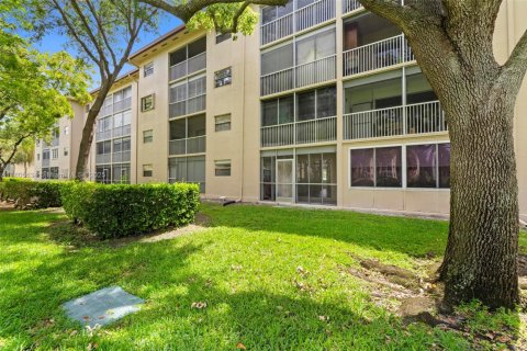 Condo in Pembroke Pines, Florida, 2 bedrooms  № 1742494 - photo 21