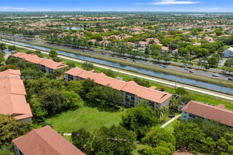 Condo in Pembroke Pines, Florida, 2 bedrooms  № 1742494 - photo 25