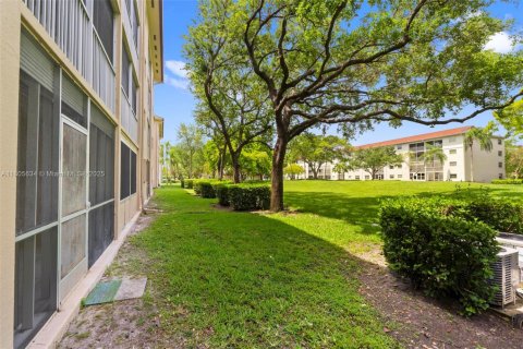 Condo in Pembroke Pines, Florida, 2 bedrooms  № 1742494 - photo 20