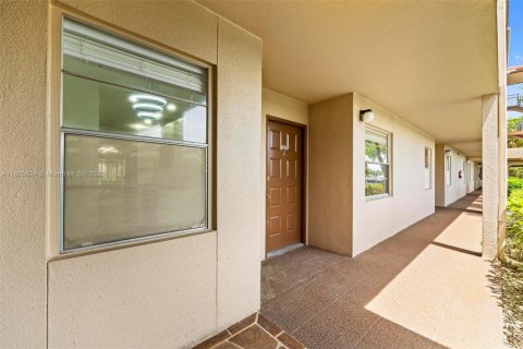 Condo in Pembroke Pines, Florida, 2 bedrooms  № 1742494 - photo 27
