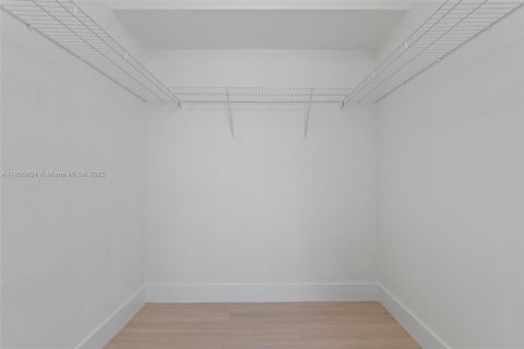 Condo in Pembroke Pines, Florida, 2 bedrooms  № 1742494 - photo 18