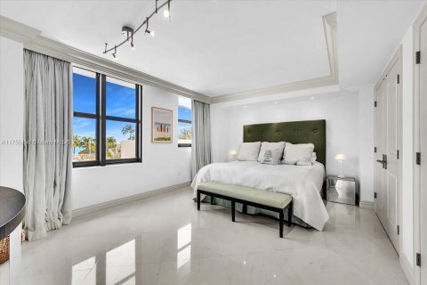 Condo in Bal Harbour, Florida, 3 bedrooms  № 1696783 - photo 30
