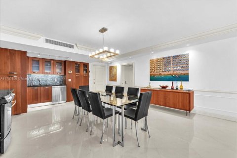 Condo in Bal Harbour, Florida, 3 bedrooms  № 1696783 - photo 14