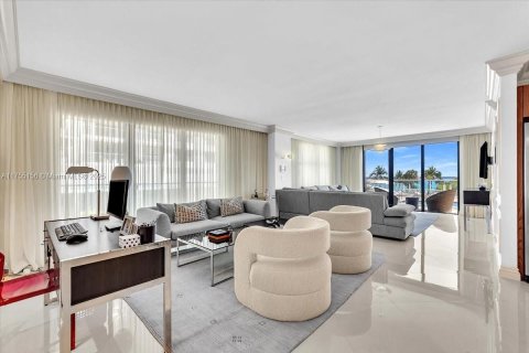 Condo in Bal Harbour, Florida, 3 bedrooms  № 1696783 - photo 18