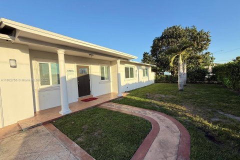 Casa en venta en Miami, Florida, 4 dormitorios, 101.17 m2 № 1864179 - foto 3