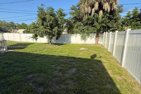 Casa en venta en Miami, Florida, 4 dormitorios, 101.17 m2 № 1864179 - foto 5