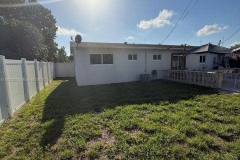 Casa en venta en Miami, Florida, 4 dormitorios, 101.17 m2 № 1864179 - foto 27