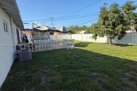 Casa en venta en Miami, Florida, 4 dormitorios, 101.17 m2 № 1864179 - foto 26