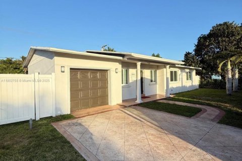 Casa en venta en Miami, Florida, 4 dormitorios, 101.17 m2 № 1864179 - foto 2