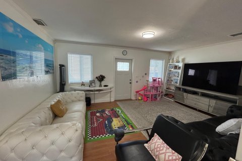 Casa en venta en Miami, Florida, 4 dormitorios, 101.17 m2 № 1864179 - foto 12