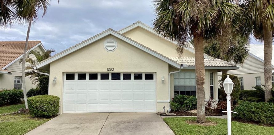 House in Venice, Florida 2 bedrooms, 169.36 sq.m. № 1538507