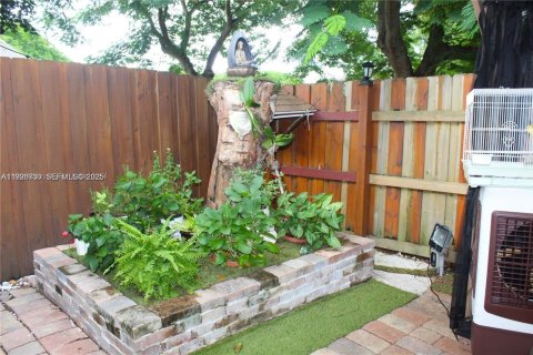 House in Homestead, Florida 3 bedrooms, 128.21 sq.m. № 2040862 - photo 23