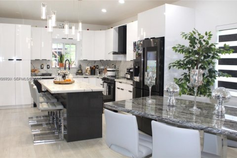 House in Homestead, Florida 3 bedrooms, 128.21 sq.m. № 2040862 - photo 5