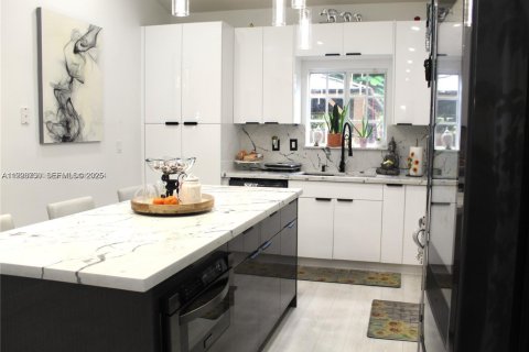 House in Homestead, Florida 3 bedrooms, 128.21 sq.m. № 2040862 - photo 7