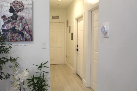 House in Homestead, Florida 3 bedrooms, 128.21 sq.m. № 2040862 - photo 11