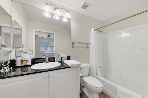 Condo in Bradenton, Florida, 2 bedrooms № 2339287 - photo 12