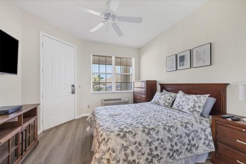 Condo in Bradenton, Florida, 2 bedrooms № 2339287 - photo 9