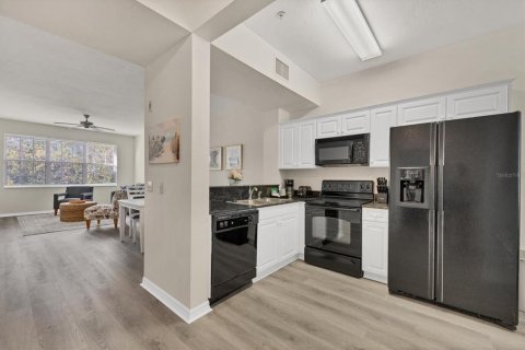 Condo in Bradenton, Florida, 2 bedrooms № 2339287 - photo 7