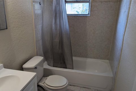 Casa en alquiler en Dania Beach, Florida, 2 dormitorios, 62.8 m2 № 1225860 - foto 1