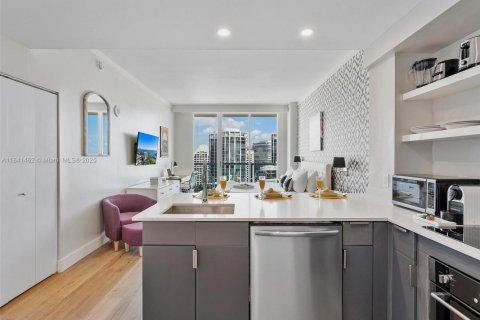 Condominio en venta en Miami, Florida, 1 dormitorio, 71.26 m2 № 1832374 - foto 10