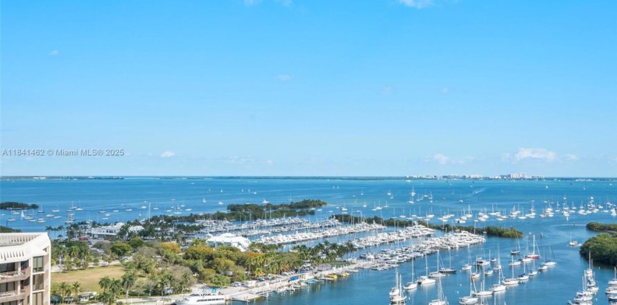 Condominio en Miami, Florida, 1 dormitorio  № 1832374