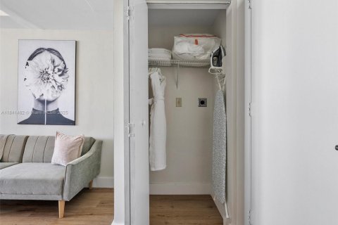 Condominio en venta en Miami, Florida, 1 dormitorio, 71.26 m2 № 1832374 - foto 18