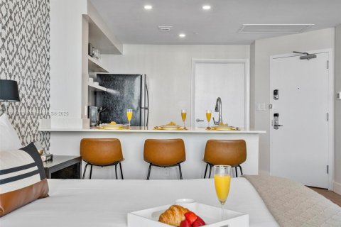 Condominio en venta en Miami, Florida, 1 dormitorio, 71.26 m2 № 1832374 - foto 13