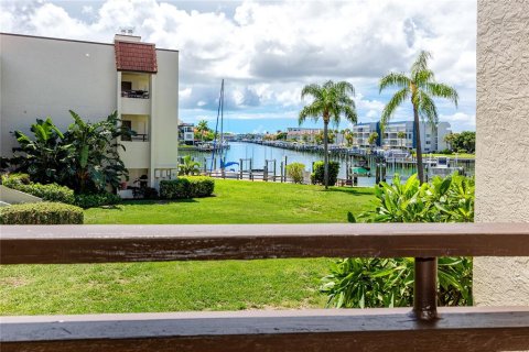 Condo in Tierra Verde, Florida, 2 bedrooms  № 2358700 - photo 7