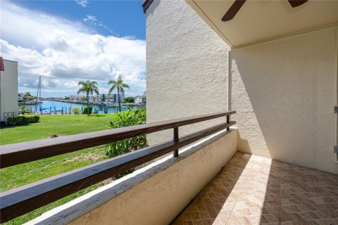 Condo in Tierra Verde, Florida, 2 bedrooms  № 2358700 - photo 16