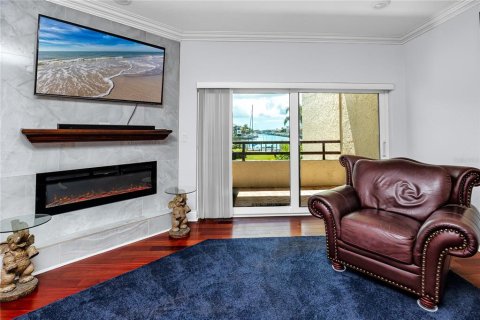 Condo in Tierra Verde, Florida, 2 bedrooms  № 2358700 - photo 6