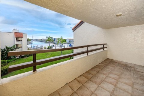 Condo in Tierra Verde, Florida, 2 bedrooms  № 2358700 - photo 25