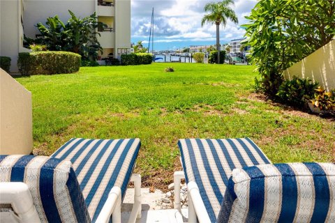 Condo in Tierra Verde, Florida, 2 bedrooms  № 2358700 - photo 4