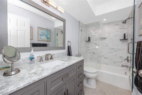Condo in Tierra Verde, Florida, 2 bedrooms  № 2358700 - photo 24