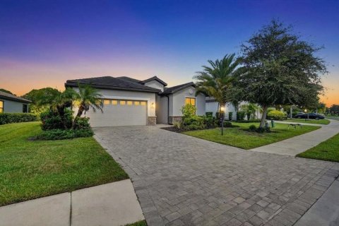 Villa ou maison à louer à Bradenton, Floride: 4 chambres, 188.78 m2 № 2385850 - photo 3