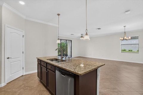 Villa ou maison à louer à Bradenton, Floride: 4 chambres, 188.78 m2 № 2385850 - photo 9