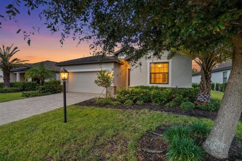 Villa ou maison à louer à Bradenton, Floride: 4 chambres, 188.78 m2 № 2385850 - photo 2